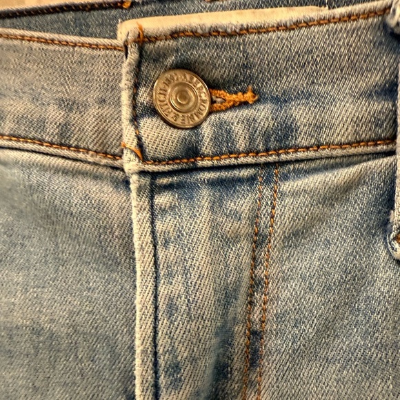 Abercrombie & Fitch Light Blue Distressed Ankle Jeans - Picture 3 of 8